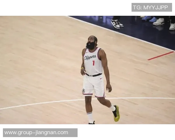 快船队近九场比赛仅获一胜老将与薪资双重压力下的困境 快船队近九场比赛仅获一胜老将与薪资双重压力下的困境